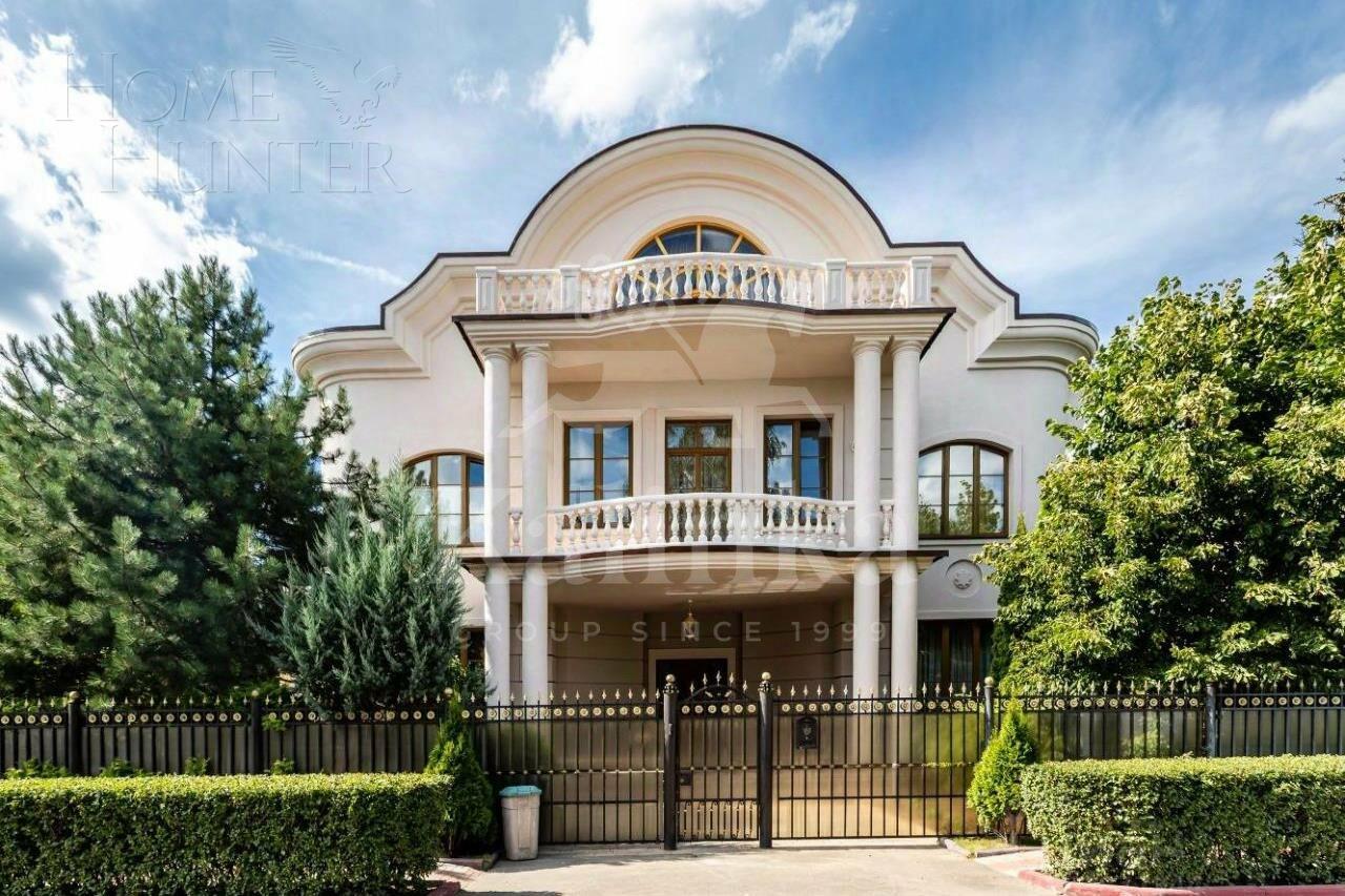 3-этажный коттедж 750 м² с отделкой