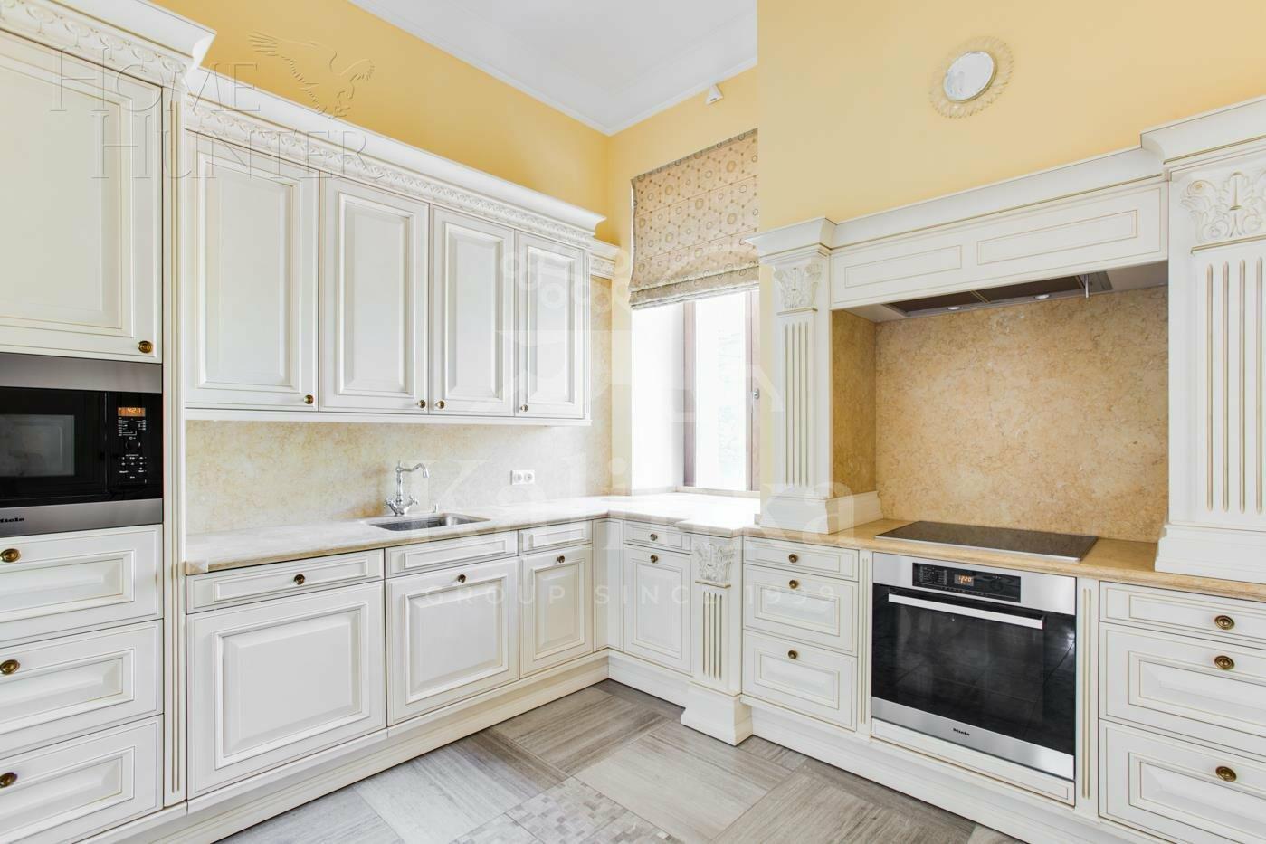 2-этажный коттедж 1 100 м² с отделкой