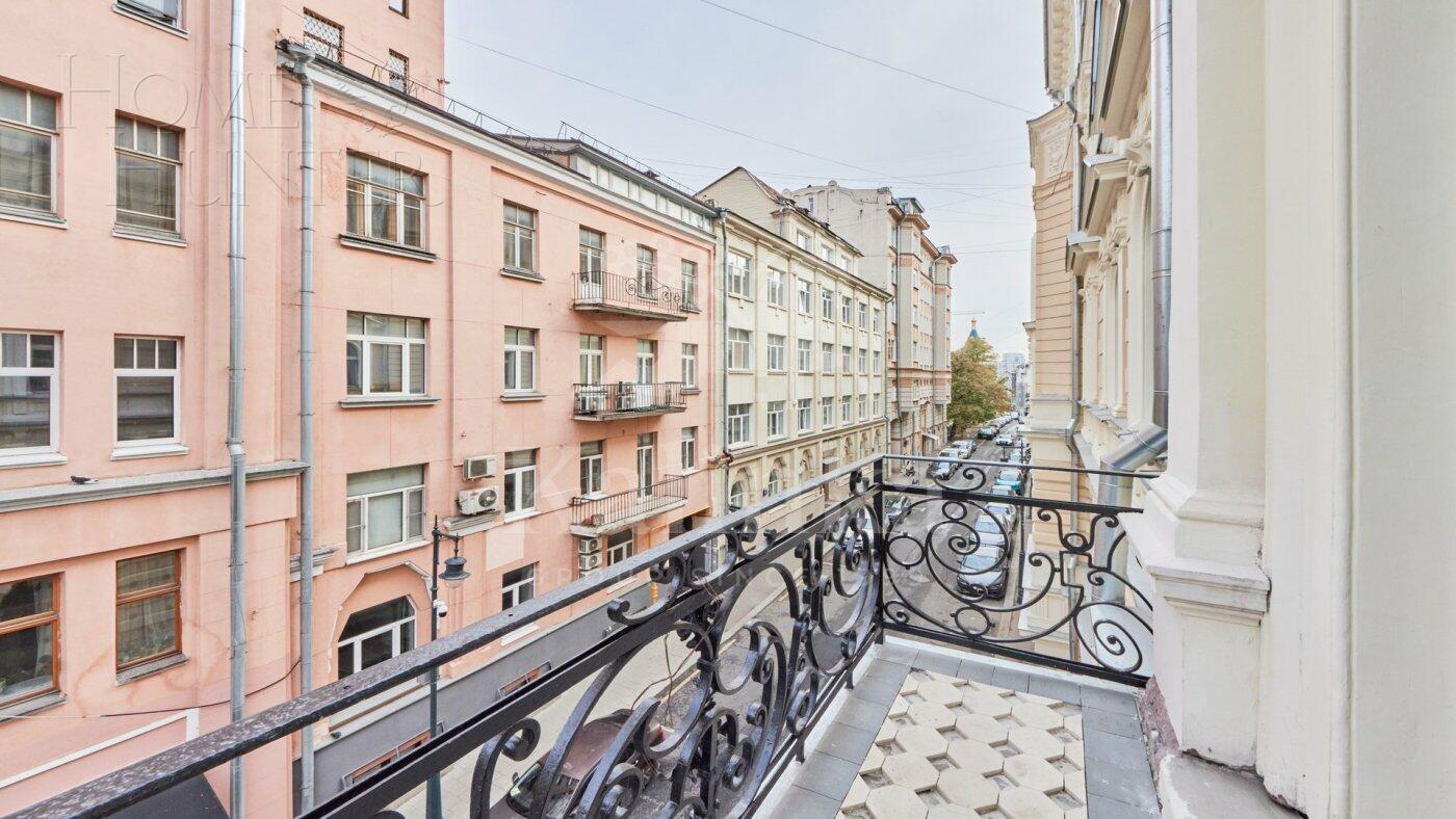 6-КОМН. КВАРТИРА С ОТДЕЛКОЙ 303 М² НА 3 ЭТАЖЕ