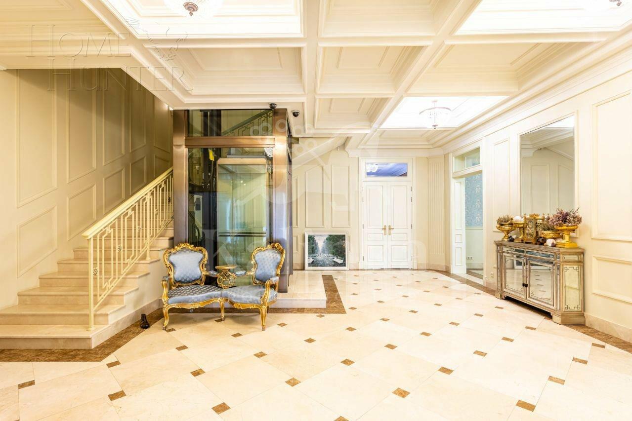 3-этажный коттедж 750 м² с отделкой