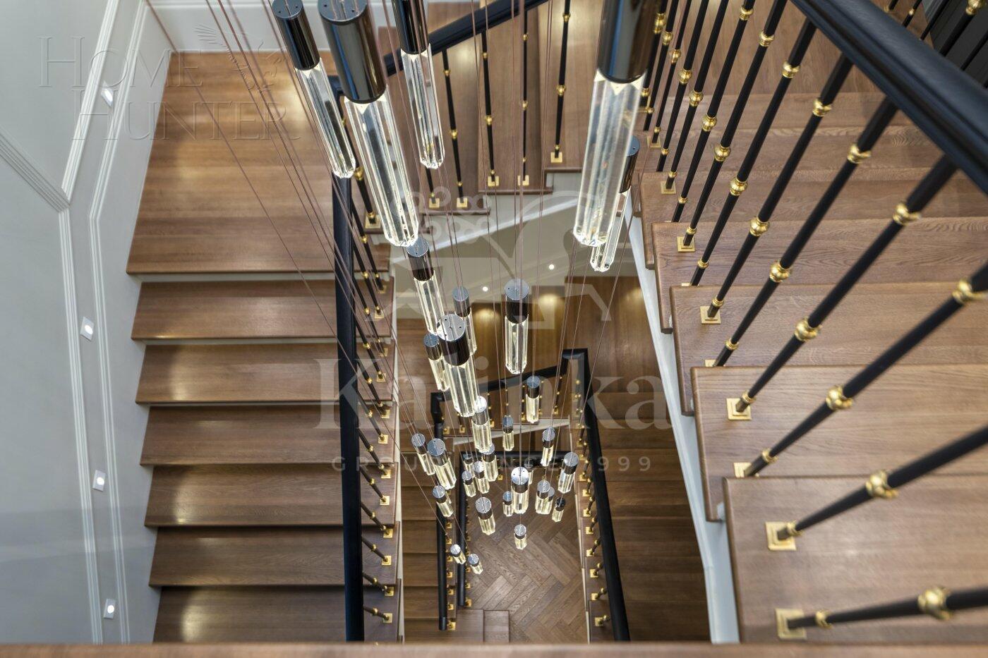 3-этажный коттедж 1 100 м² с отделкой