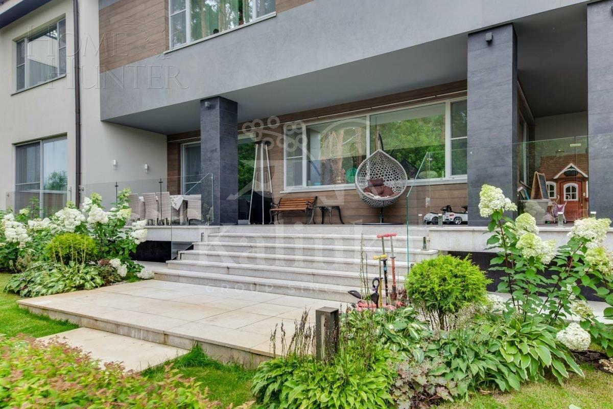 2-этажный коттедж 935 м² с отделкой