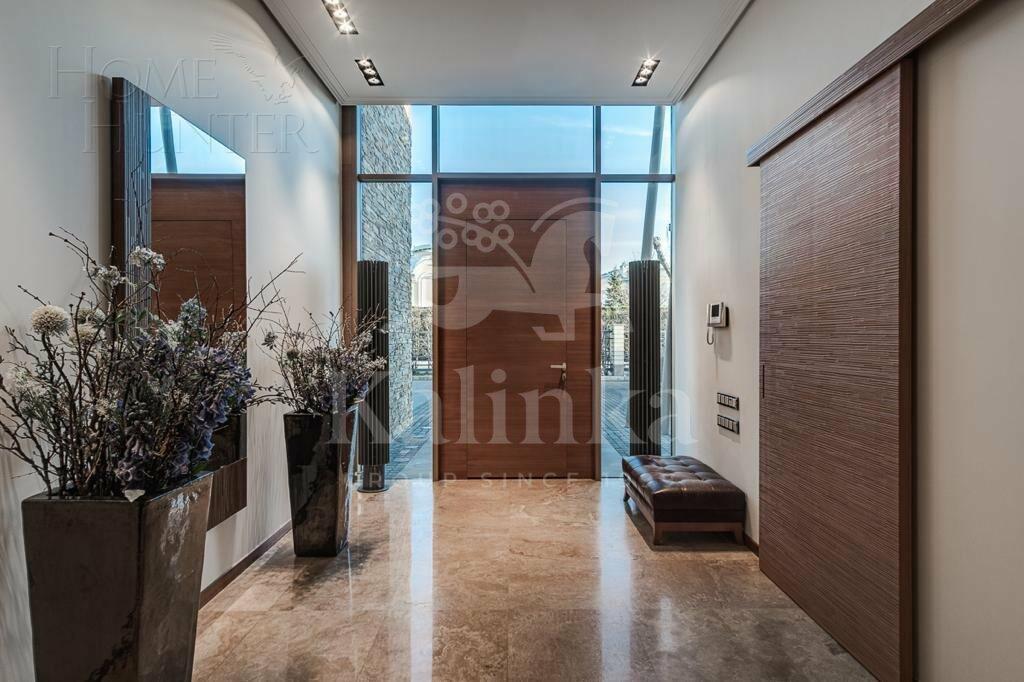 2-этажный коттедж 1 360 м² с отделкой