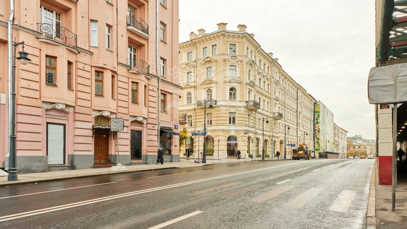 6-КОМН. КВАРТИРА С ОТДЕЛКОЙ 303 М² НА 3 ЭТАЖЕ