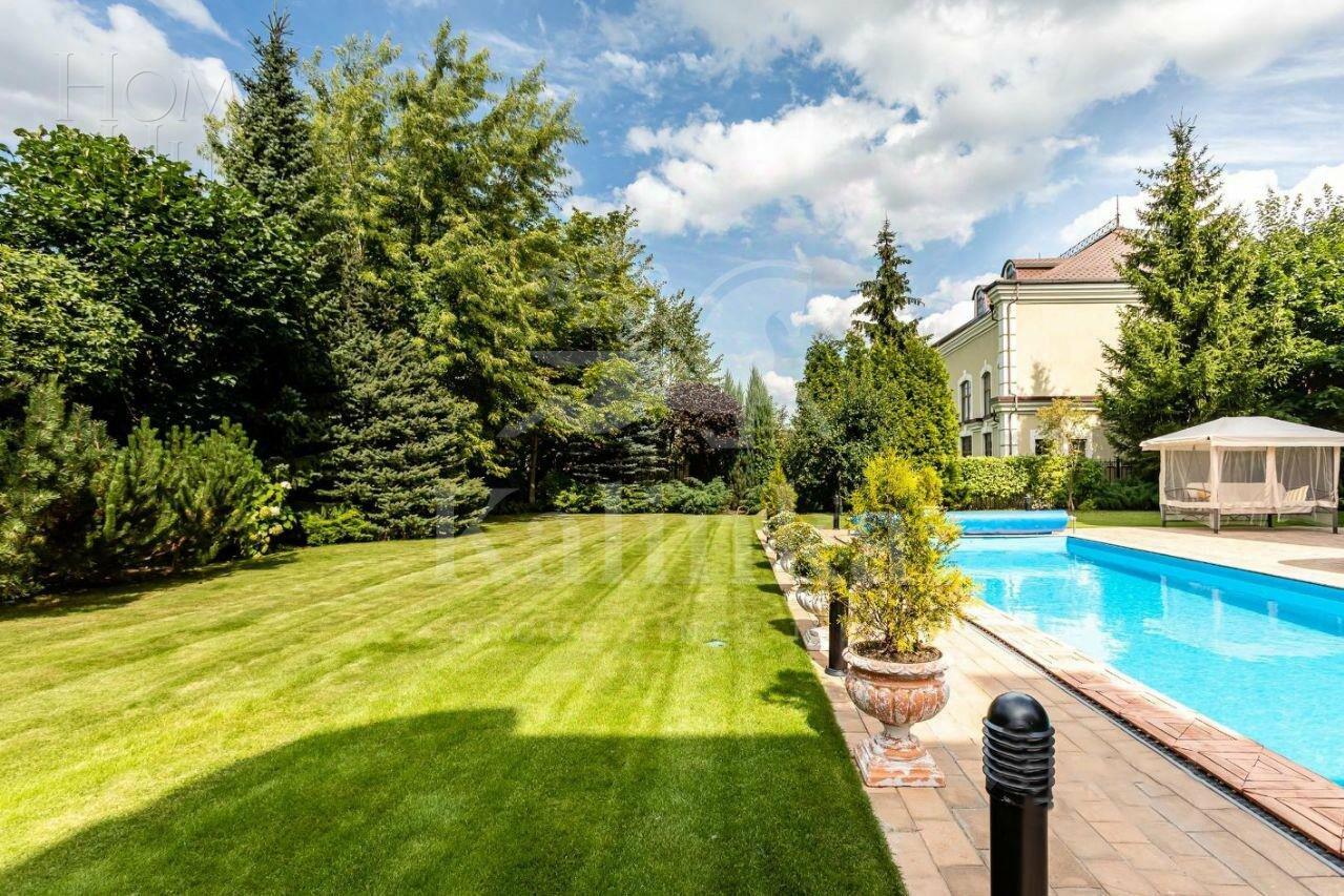 3-этажный коттедж 750 м² с отделкой