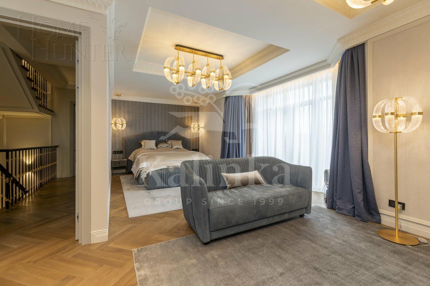 3-этажный коттедж 1 100 м² с отделкой