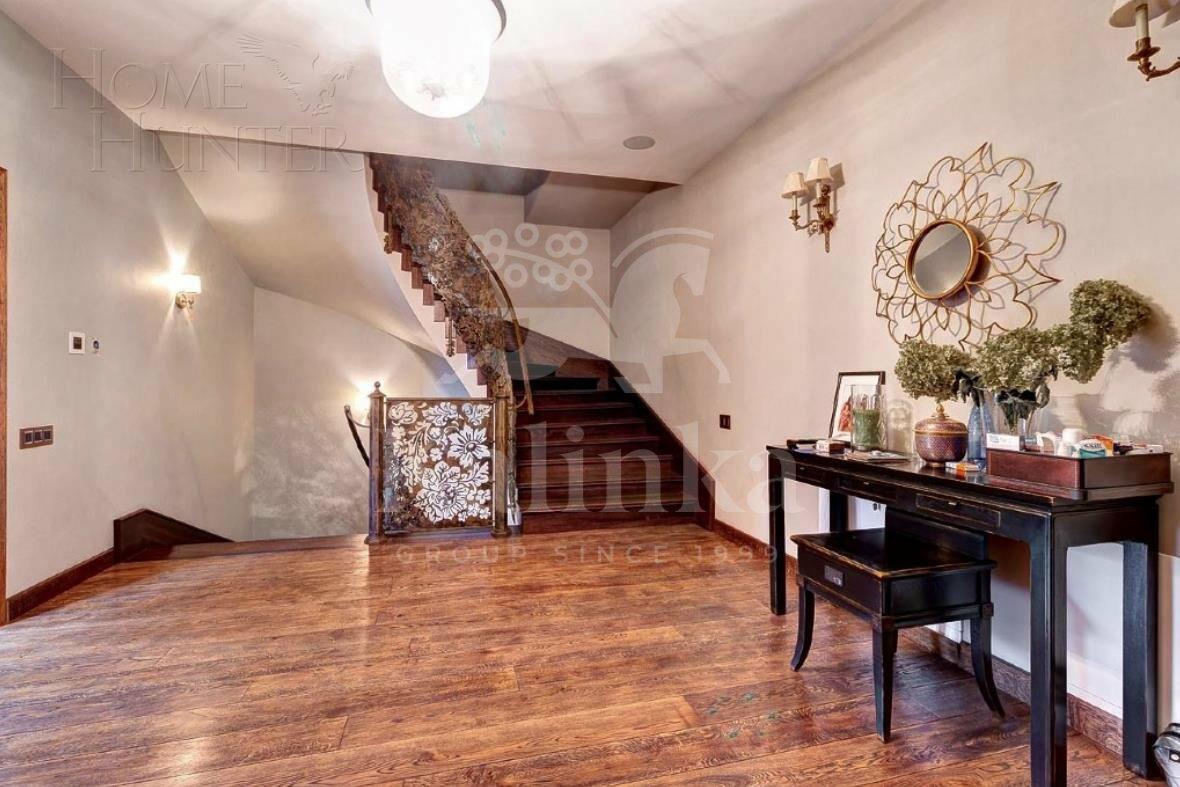 3-этажный коттедж 1 000 м² с отделкой