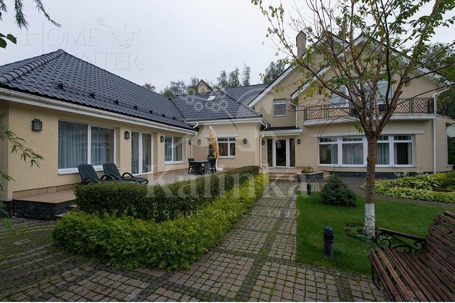 2-этажный коттедж 1 000 м² с отделкой