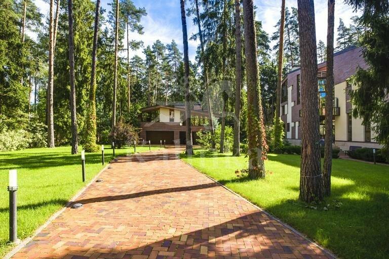 2-этажный коттедж 1 500 м² с отделкой