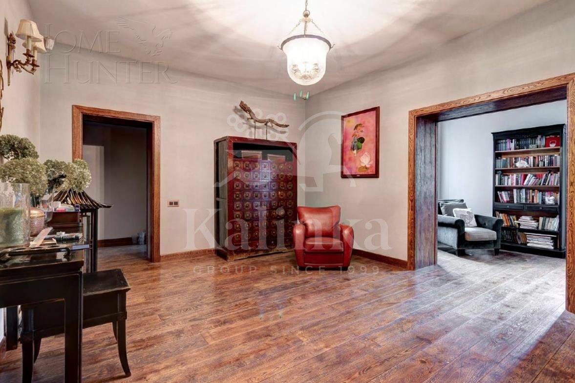 3-этажный коттедж 1 000 м² с отделкой