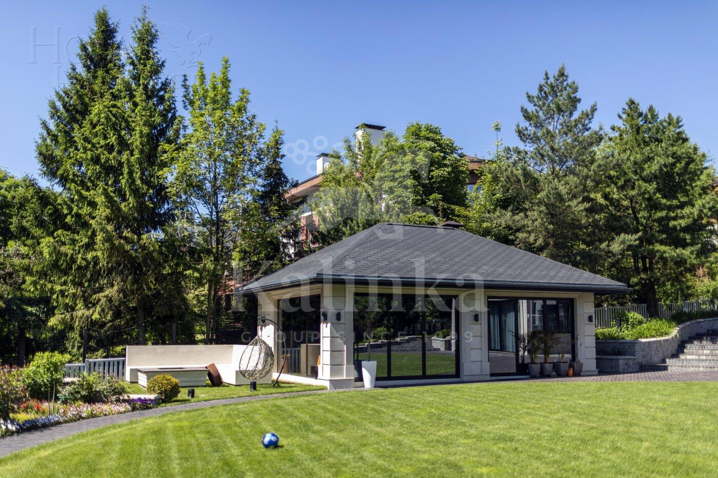 3-этажный коттедж 1 100 м² с отделкой