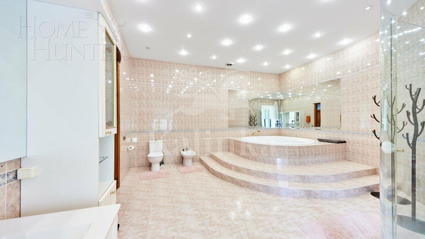 6-КОМН. КВАРТИРА С ОТДЕЛКОЙ 303 М² НА 3 ЭТАЖЕ