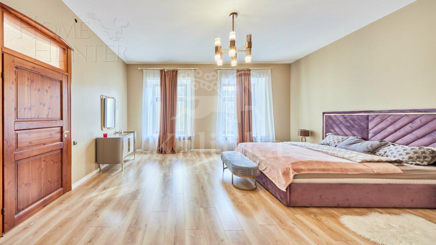 6-КОМН. КВАРТИРА С ОТДЕЛКОЙ 303 М² НА 3 ЭТАЖЕ