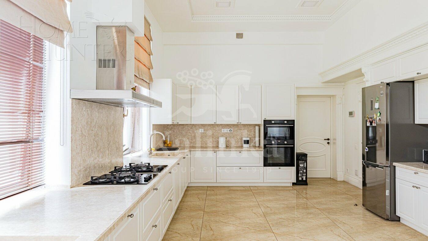 2-этажный коттедж 1 667 м² с отделкой