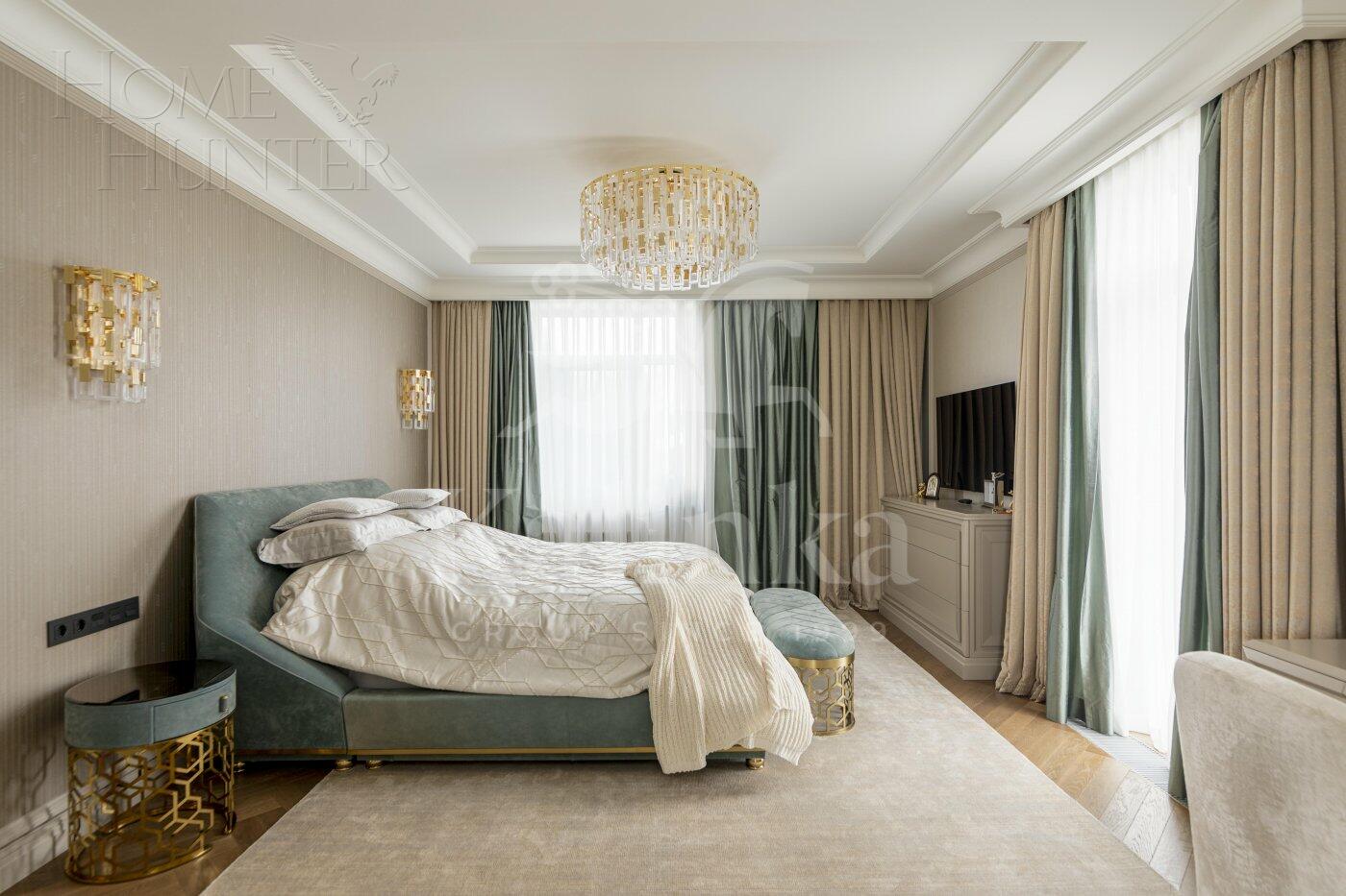 3-этажный коттедж 1 100 м² с отделкой