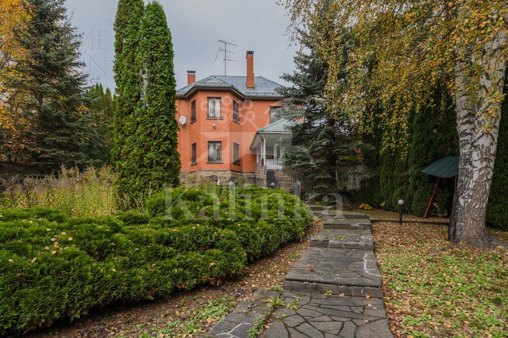 2-этажный коттедж 320 м² с отделкой