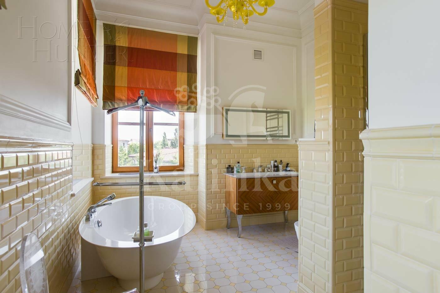 2-этажный коттедж 1 100 м² с отделкой