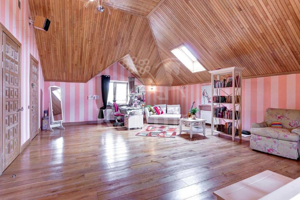 3-этажный коттедж 1 000 м² с отделкой