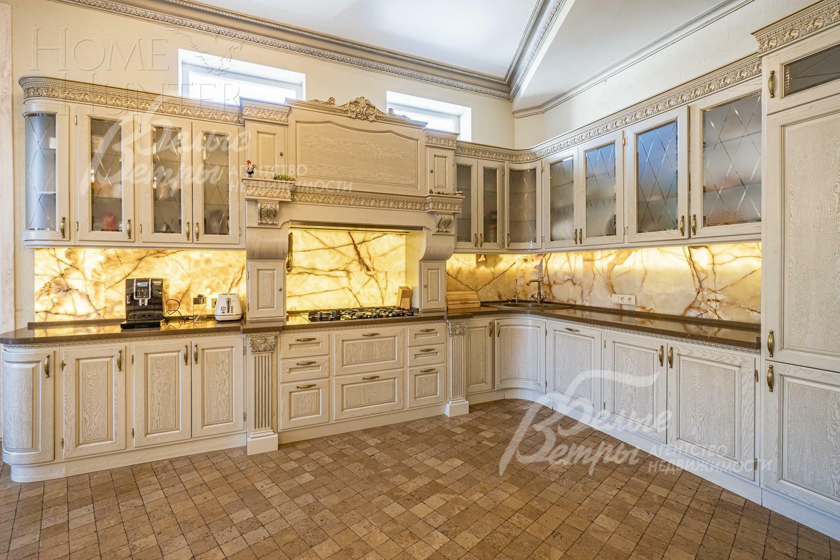 3-этажный коттедж 720 м² с отделкой