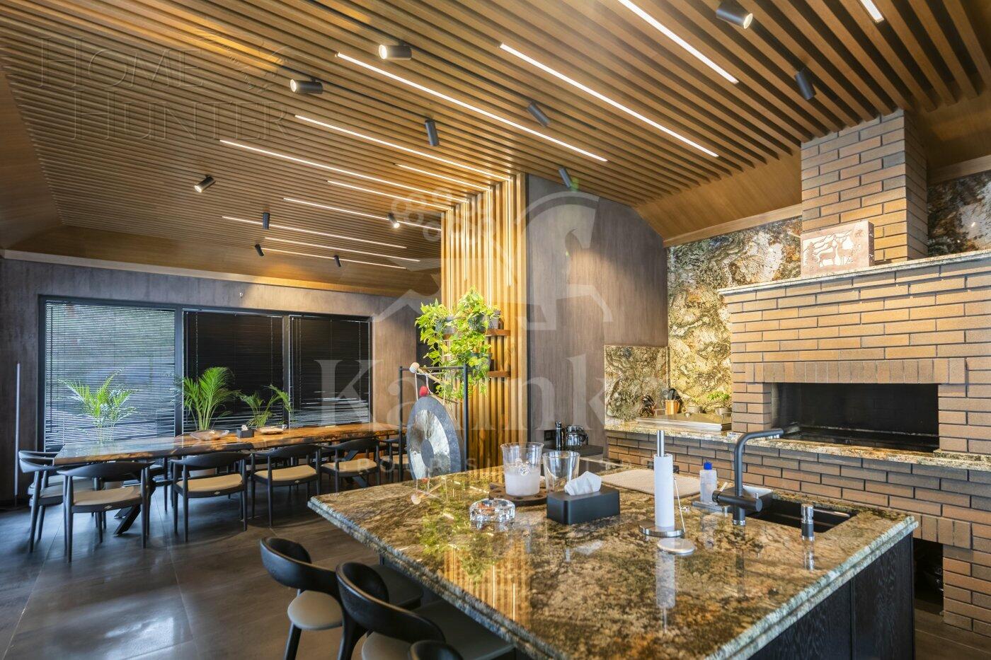 3-этажный коттедж 1 100 м² с отделкой