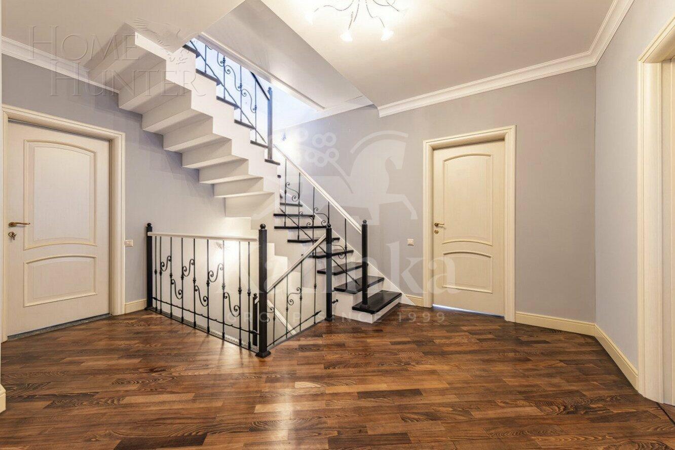 2-этажный коттедж 350 м² с отделкой