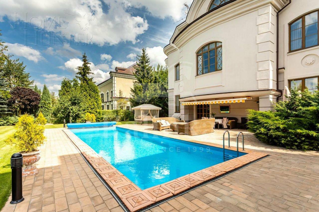 3-этажный коттедж 750 м² с отделкой