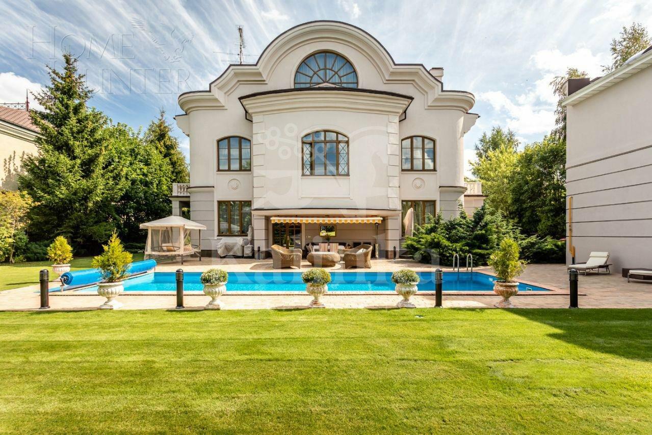 3-этажный коттедж 750 м² с отделкой