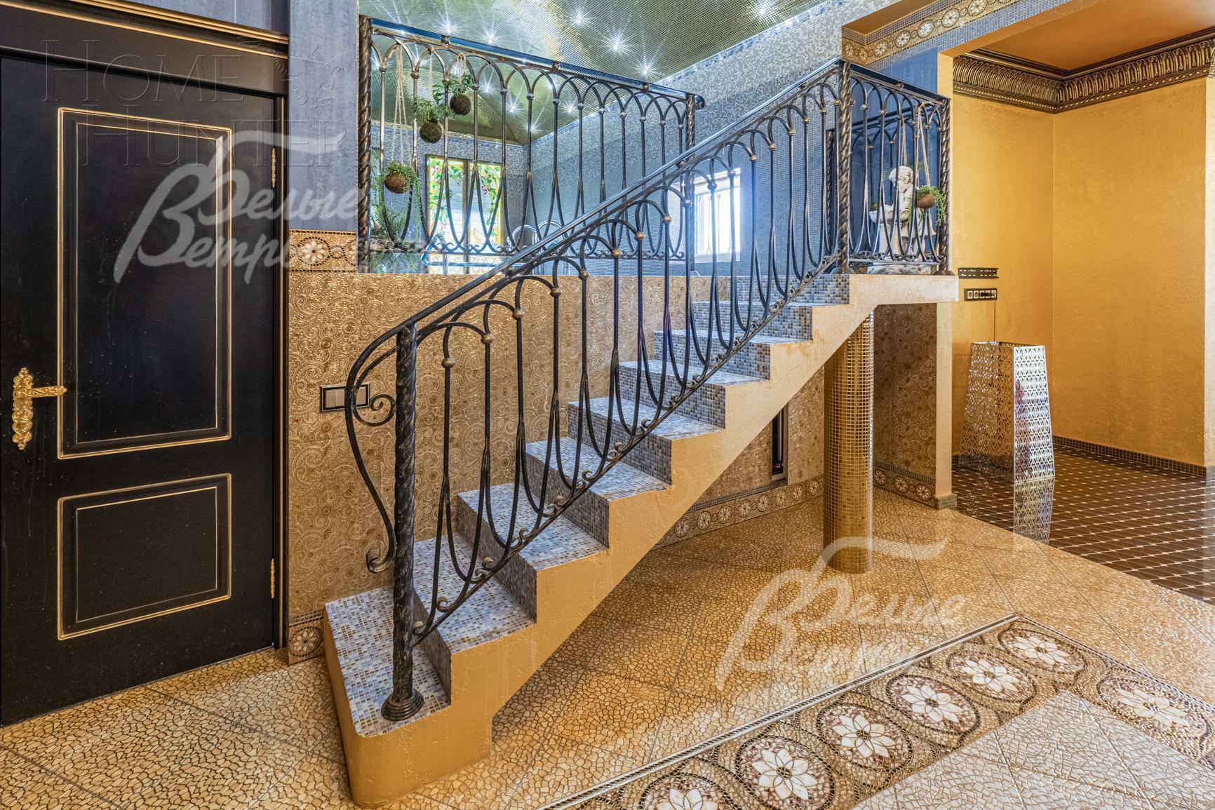 3-этажный коттедж 720 м² с отделкой