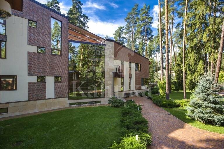 2-этажный коттедж 1 500 м² с отделкой