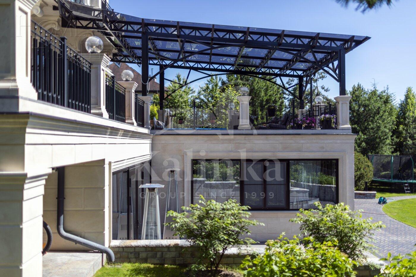 3-этажный коттедж 1 100 м² с отделкой