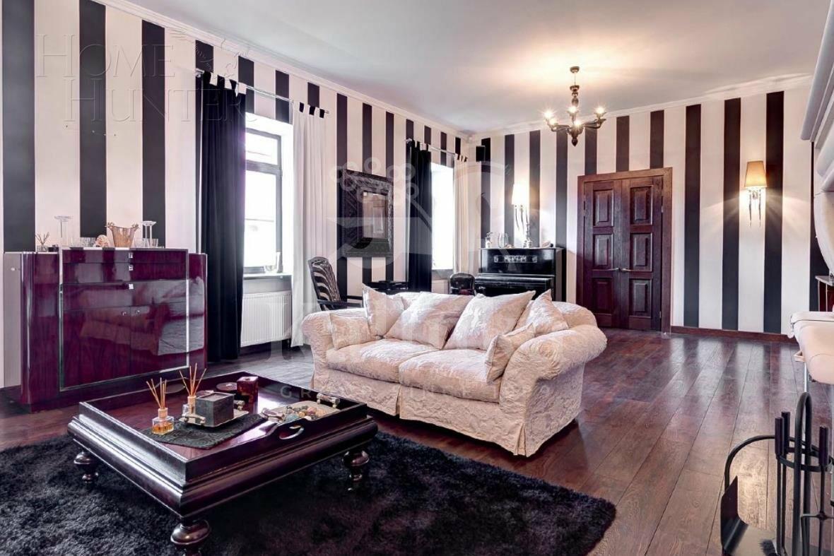 3-этажный коттедж 1 000 м² с отделкой