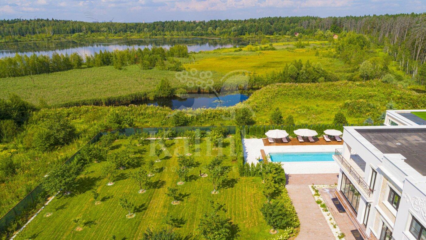 2-этажный коттедж 1 667 м² с отделкой