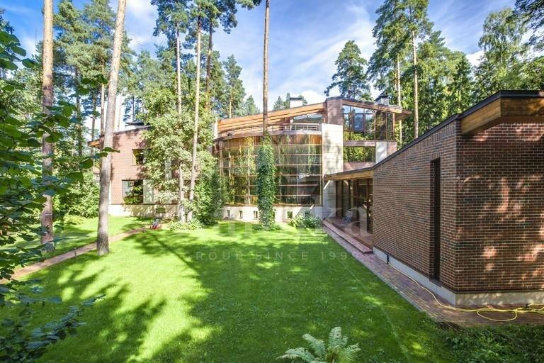 2-этажный коттедж 1 500 м² с отделкой