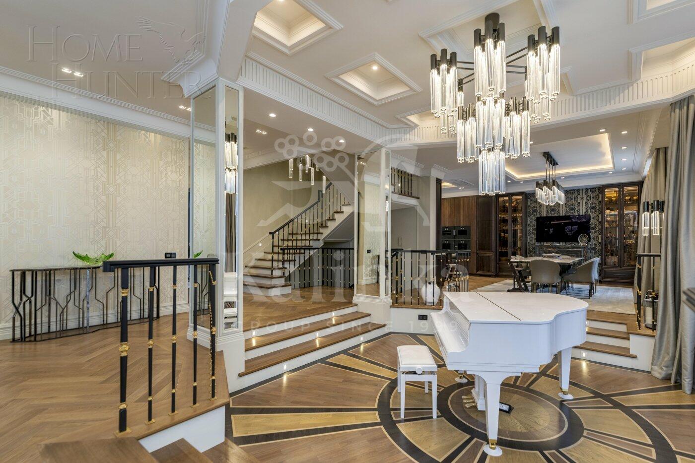 3-этажный коттедж 1 100 м² с отделкой