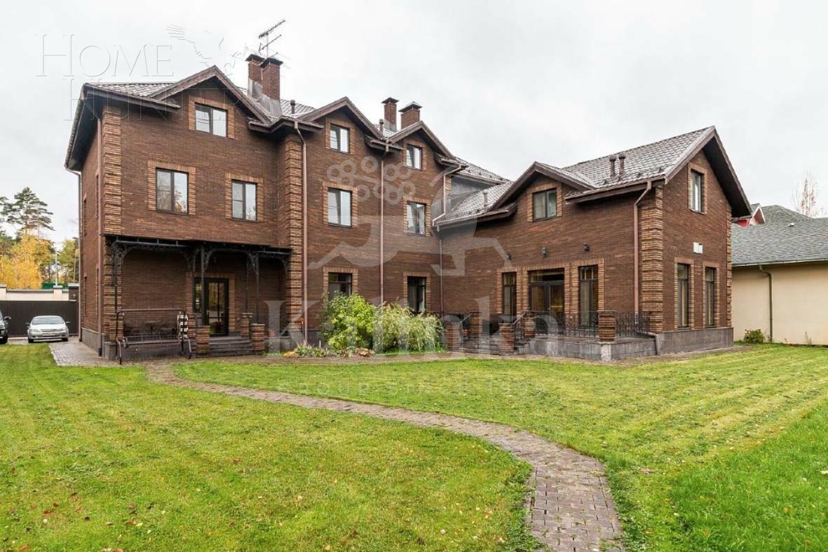 3-этажный коттедж 1 000 м² с отделкой