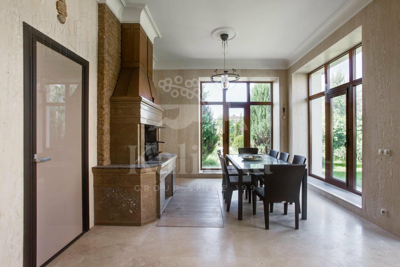 2-этажный коттедж 1 100 м² с отделкой