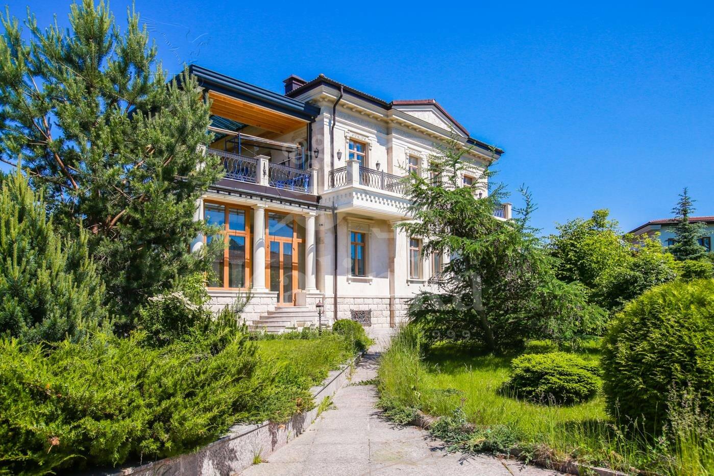 2-этажный коттедж 1 100 м² с отделкой