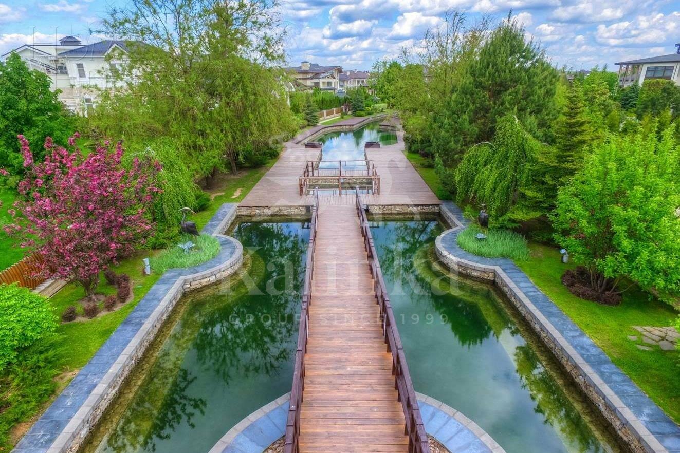 2-этажный коттедж 2 355 м² без отделки