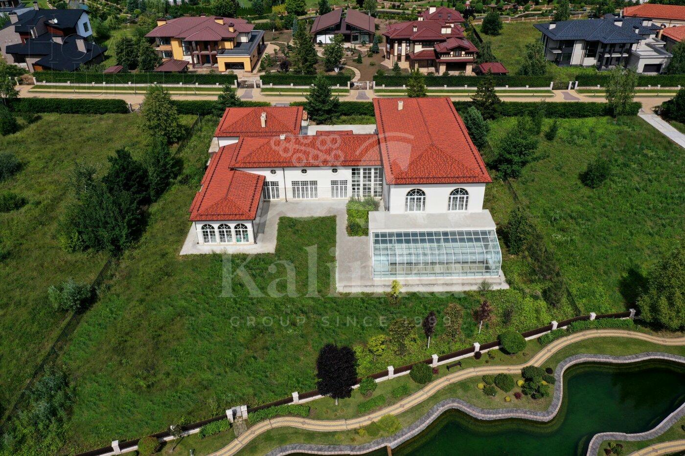 2-этажный коттедж 2 355 м² без отделки