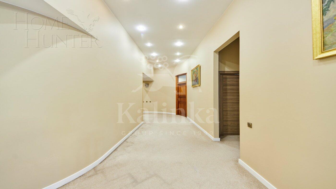 6-КОМН. КВАРТИРА С ОТДЕЛКОЙ 303 М² НА 3 ЭТАЖЕ