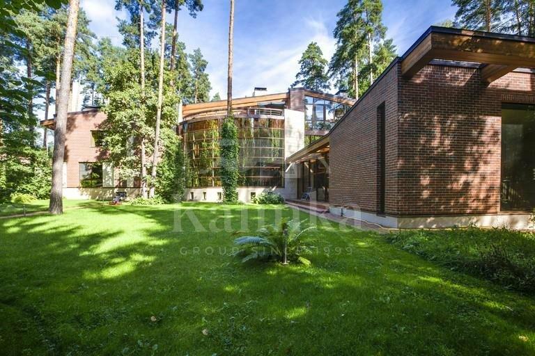 2-этажный коттедж 1 500 м² с отделкой