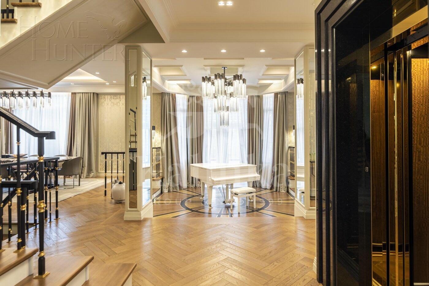 3-этажный коттедж 1 100 м² с отделкой