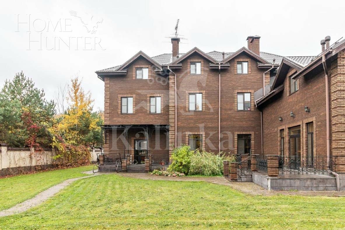 3-этажный коттедж 1 000 м² с отделкой