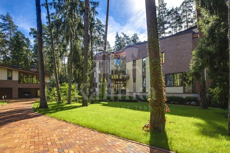 2-этажный коттедж 1 500 м² с отделкой