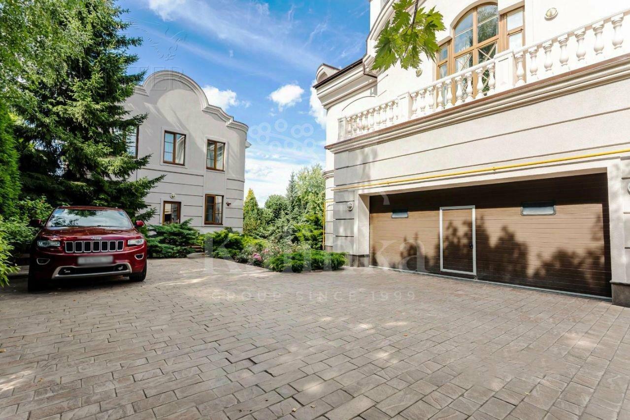 3-этажный коттедж 750 м² с отделкой