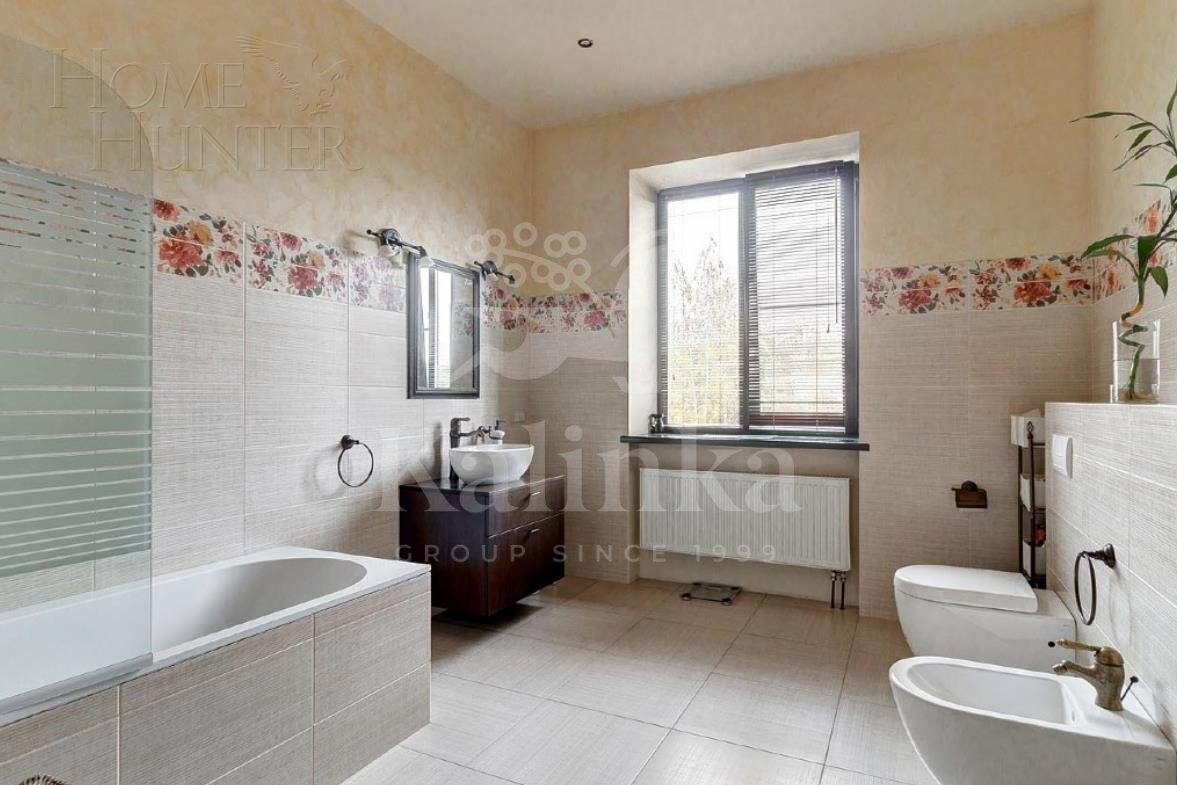 3-этажный коттедж 1 000 м² с отделкой