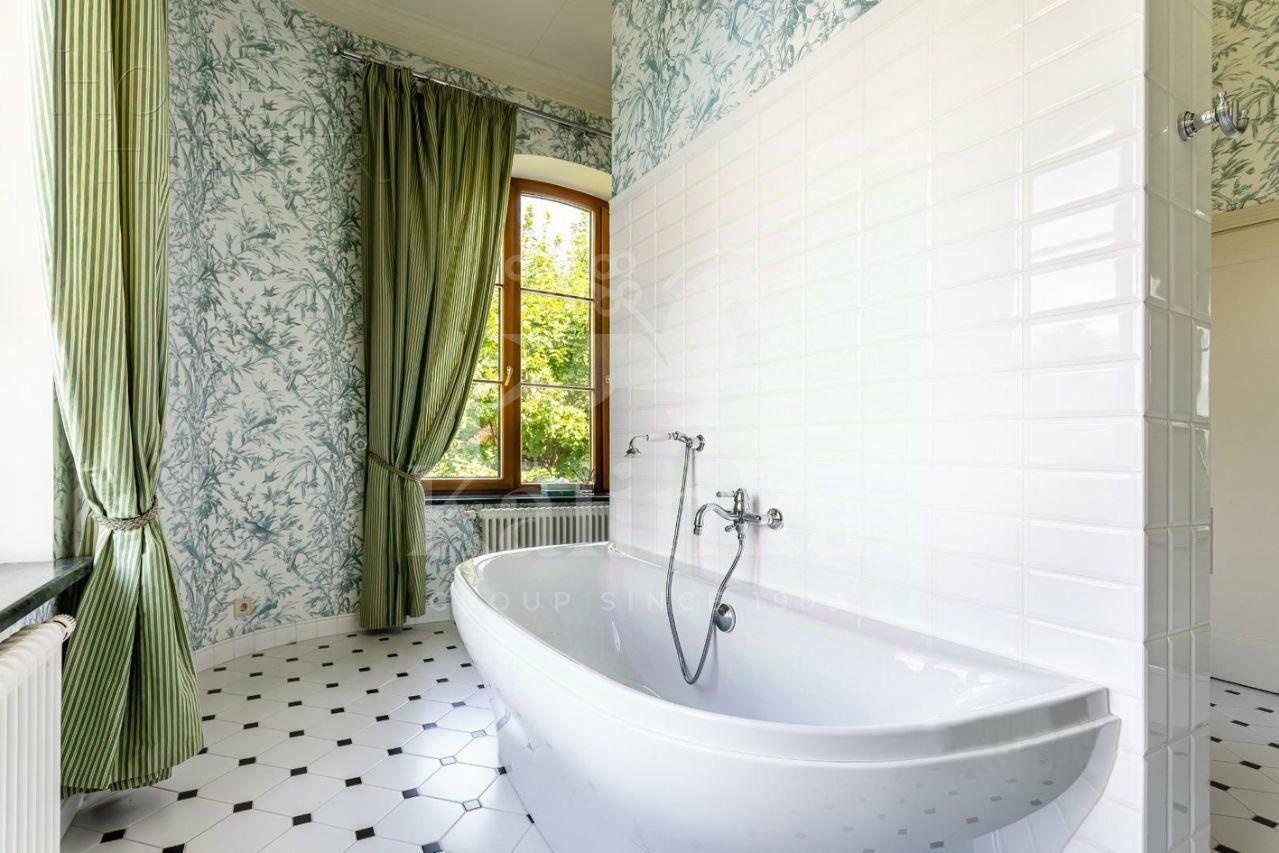 3-этажный коттедж 750 м² с отделкой