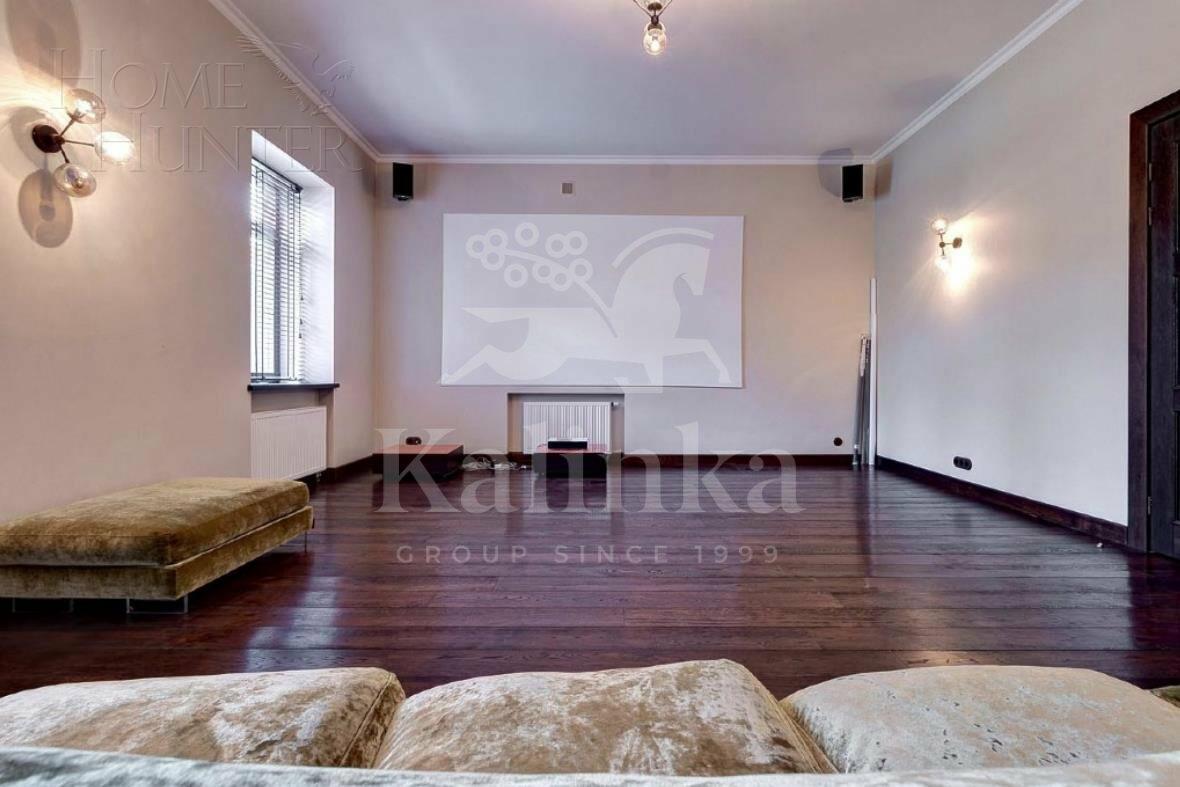 3-этажный коттедж 1 000 м² с отделкой