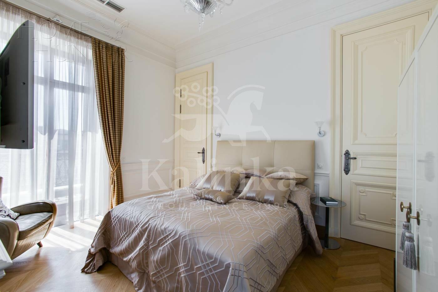 2-этажный коттедж 1 100 м² с отделкой