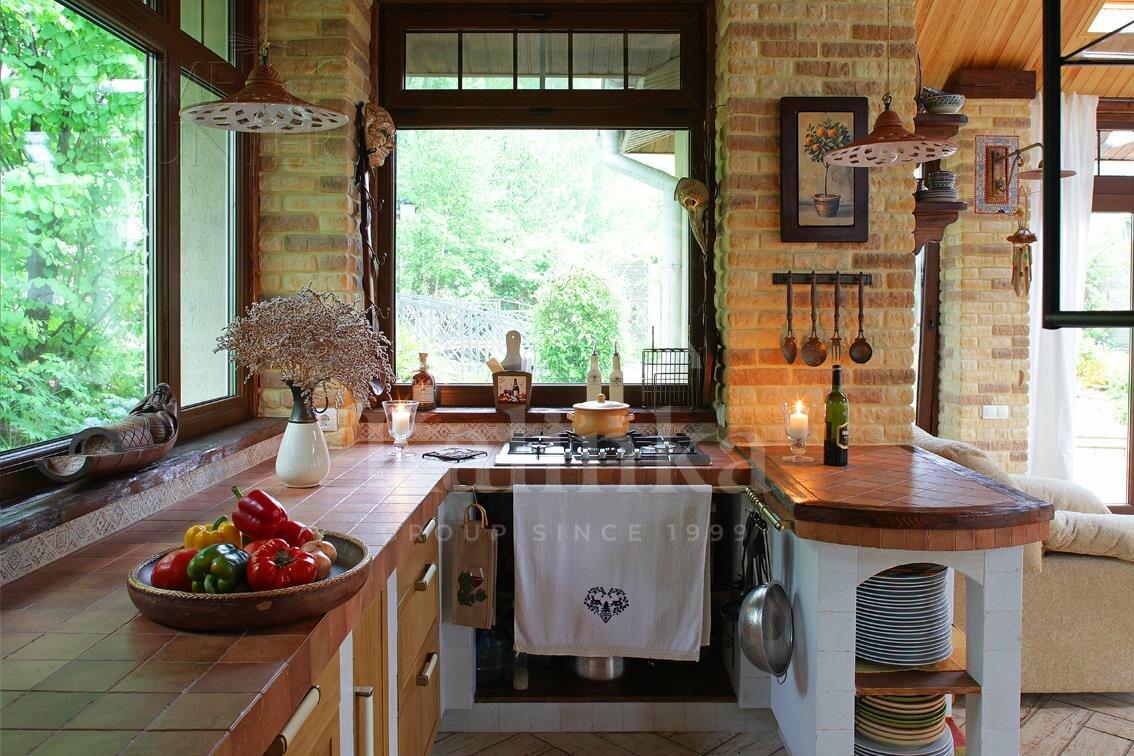 2-этажный коттедж 1 000 м² с отделкой